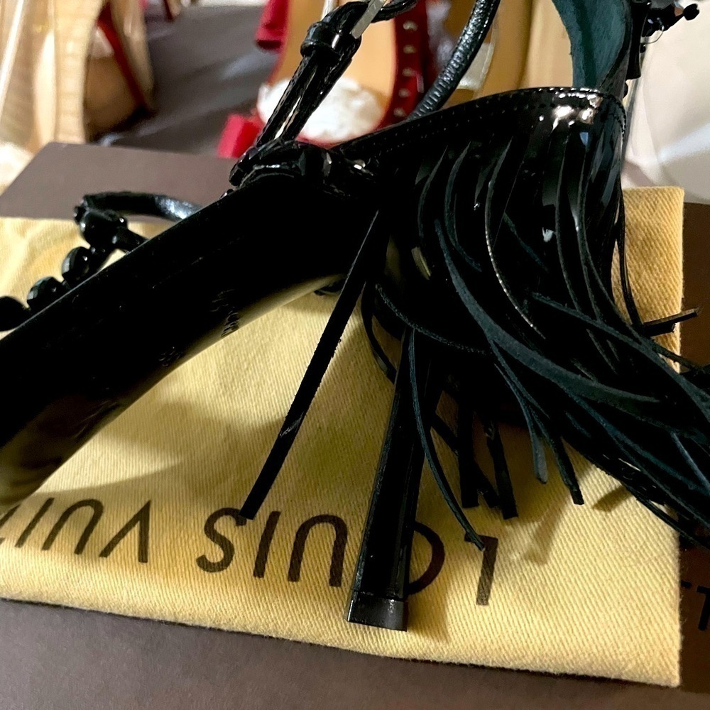 LOUIS Vuitton silk sandals crystal embellishments, patent leather fringe. EU 38 - Picture 10 of 12